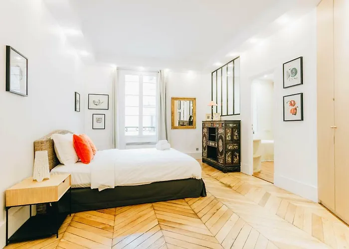 Private Apartment - Eiffel Tower - Ecole Militaire