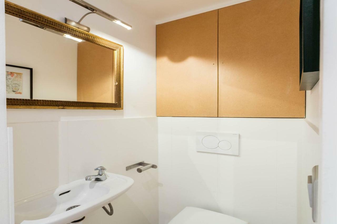 Private Apartment - Eiffel Tower - Ecole Militaire Apartment Paris